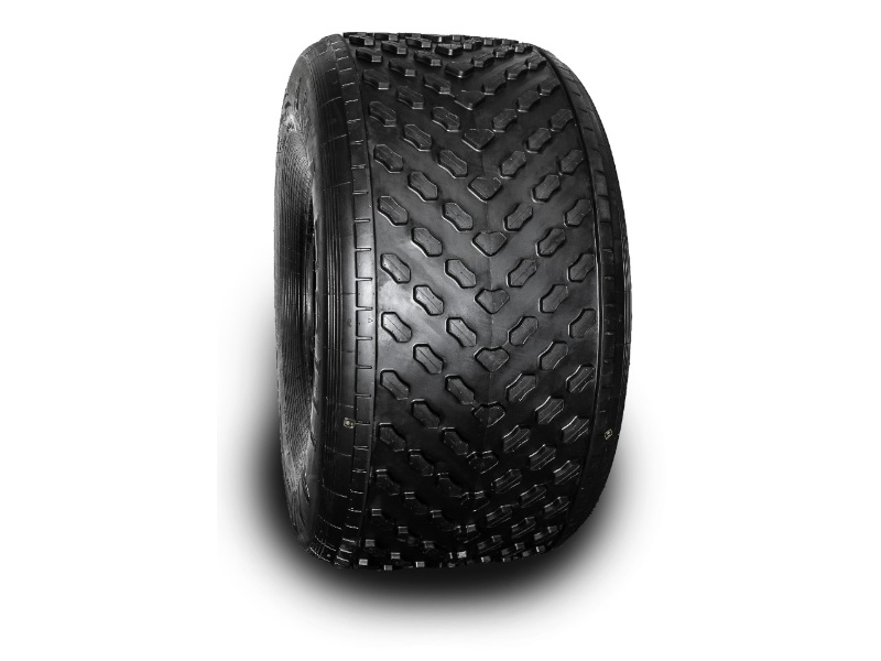 Шина низкого давления MARSHLAND BOLOTNIK 650/63-21 — 1350×650-533. Крупный план протектора: направленный рисунок и высота грунтозацепа 12 мм. Характеристики: 2 слоя корда, вес 42 кг, индекс нагрузки 93 (650 кгс), символ скорости J (100 км/ч), рабочее давление 0,06–0,6 кг/см², от -60 до +55 °C, водоизмещение 785 л. Разработана под вездеходы ТРЭКОЛ, SeverTruck, Шаман, Росомаха, ЗЭТ Байкал, ГАЗ-66.