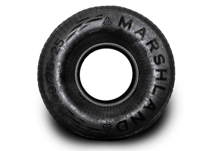 Шина низкого давления MARSHLAND ARCTICTYRE 700/75-25 — 1680×700-635. Шина в посадке на пневмодиск: рекомендуемая ширина диска 570 мм. Характеристики: 2 слоя корда, вес 68 кг, индекс нагрузки 108 (1000 кгс), символ скорости F (80 км/ч), рабочее давление 0,05–0,5 кг/см², от -60 до +55 °C, водоизмещение 1330 л. Разработана под вездеходы ТРЭКОЛ, SeverTruck, УАЗ, Тайпан, Квадроцикл Сокол, Финист.