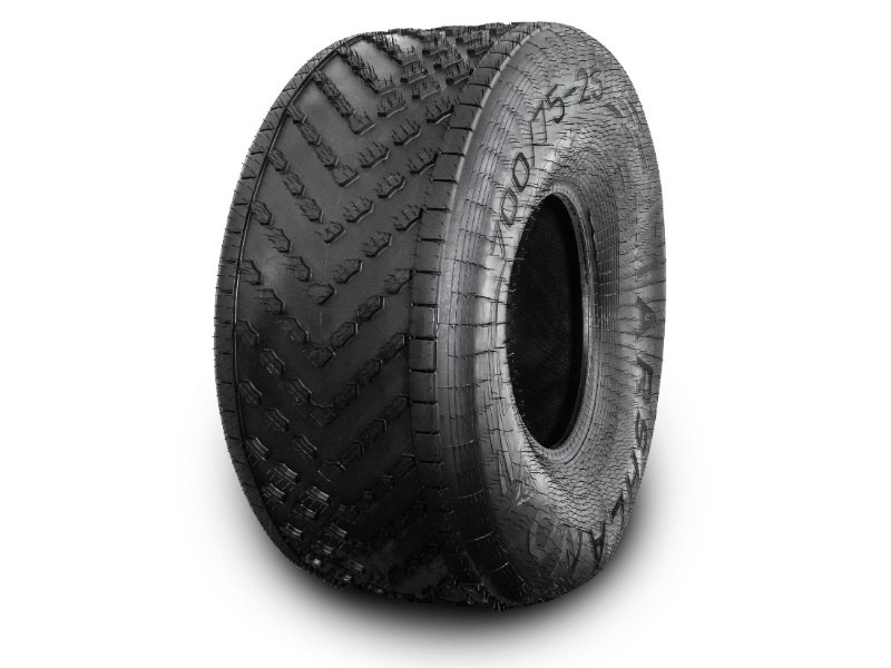 Шина низкого давления MARSHLAND ARCTICTYRE 700/75-25 — 1680×700-635. Общий вид шины в сборе: посадка профиля и направленный рисунок протектора целиком. Характеристики: 4 слоя корда, вес 76 кг, индекс нагрузки 118 (1320 кгс), символ скорости F (80 км/ч), рабочее давление 0,05–0,8 кг/см², от -60 до +55 °C, грунтозацеп 15 мм. Разработана под вездеходы ТРЭКОЛ, SeverTruck, ЗЭТ Байкал, СТМ, Тундра 4×4, ШИШИГА.
