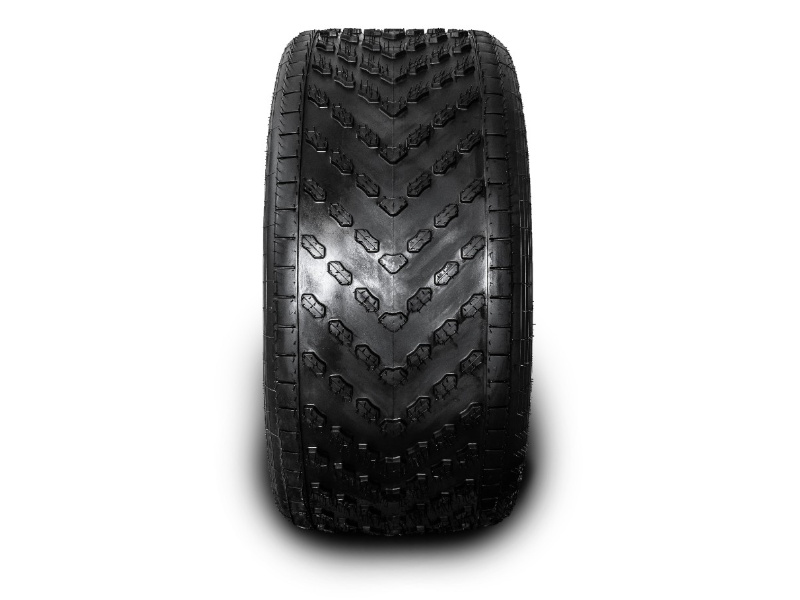Шина низкого давления MARSHLAND ARCTICTYRE 700/75-25 — 1680×700-635. Крупный план протектора: направленный рисунок и высота грунтозацепа 15 мм. Характеристики: 4 слоя корда, вес 76 кг, индекс нагрузки 118 (1320 кгс), символ скорости F (80 км/ч), рабочее давление 0,05–0,8 кг/см², от -60 до +55 °C, водоизмещение 1293 л. Разработана под вездеходы ТРЭКОЛ, SeverTruck, ДЭЛЬТА, Макс, НИВА БРОНТО, Кайман.