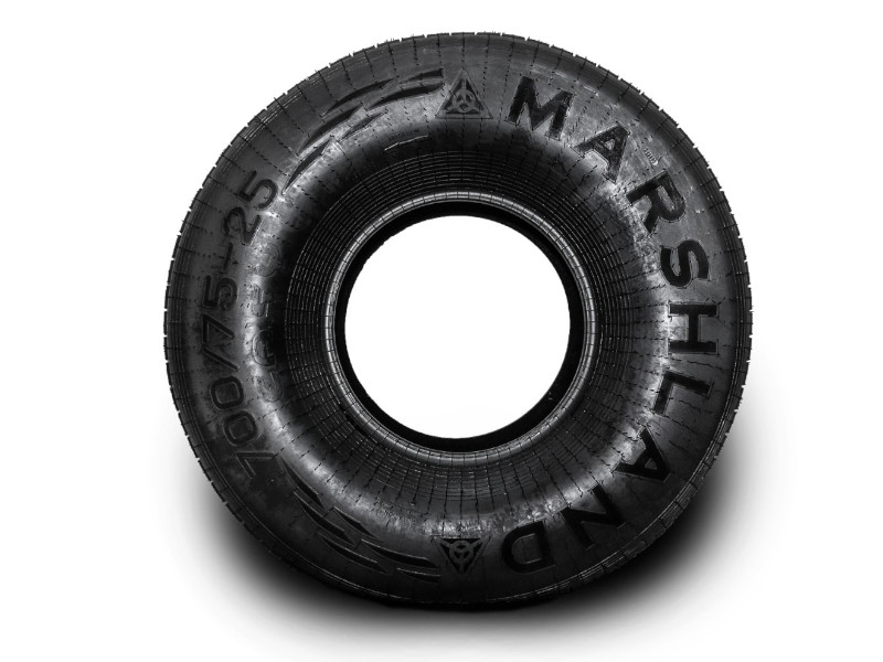 Шина низкого давления MARSHLAND ARCTICTYRE 700/75-25 — 1680×700-635. Шина в посадке на пневмодиск: рекомендуемая ширина диска 570 мм. Характеристики: 4 слоя корда, вес 76 кг, индекс нагрузки 118 (1320 кгс), символ скорости F (80 км/ч), рабочее давление 0,05–0,8 кг/см², от -60 до +55 °C, водоизмещение 1293 л. Разработана под вездеходы ТРЭКОЛ, SeverTruck, Хищник, Лесник, Тайга 2×4×4, Финист.