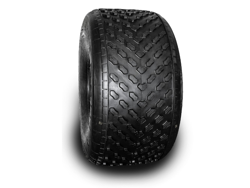 Шина низкого давления MARSHLAND BOLOTNIK 650/63-21 — 1300×600-533. Крупный план протектора: направленный рисунок и высота грунтозацепа 12 мм. Характеристики: 4 слоя корда, вес 50 кг, индекс нагрузки 113 (1150 кгс), символ скорости F (80 км/ч), рабочее давление 0,06–0,6 кг/см², от -60 до +45 °C, водоизмещение 758 л. Разработана под вездеходы ТРЭКОЛ, SeverTruck, Лесник, АТЛАС, TINGER, БТХ-2.